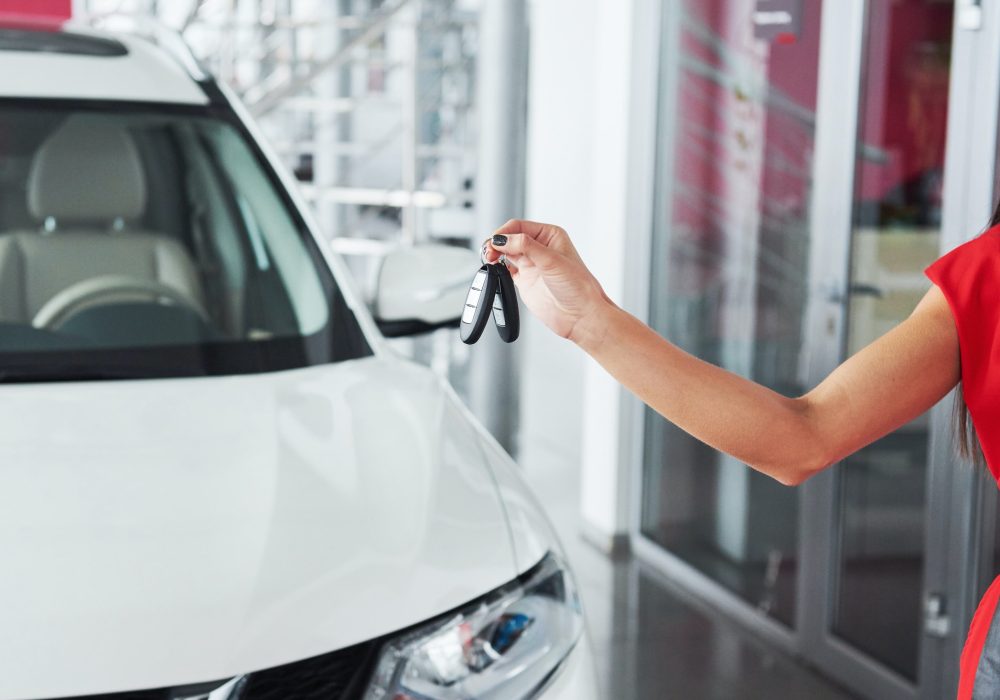 cropped-closeup-of-a-car-dealer-holding-out-car-keys-to-the-camera-copyspace-car-dealership.jpg